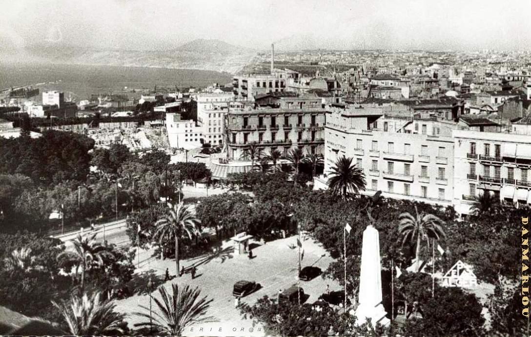 PA g- 15- Place d'armes  cote est.jpg